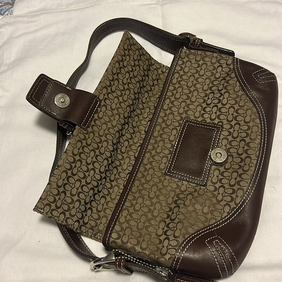 Vintage Coach shoulder bag in gently used condition - Picture 6 of 8